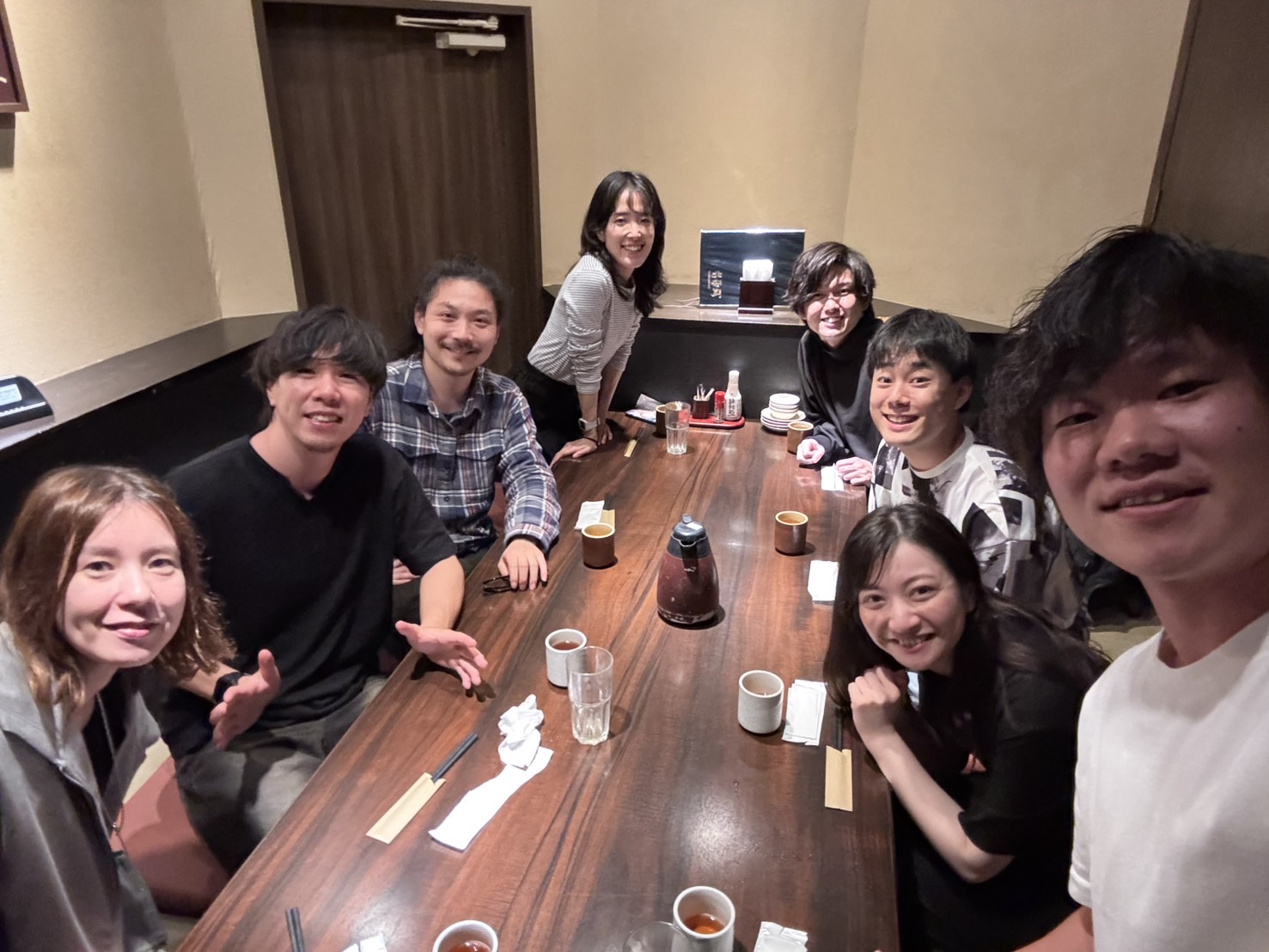 ランチ会で楽しそうに話す参加者の写真